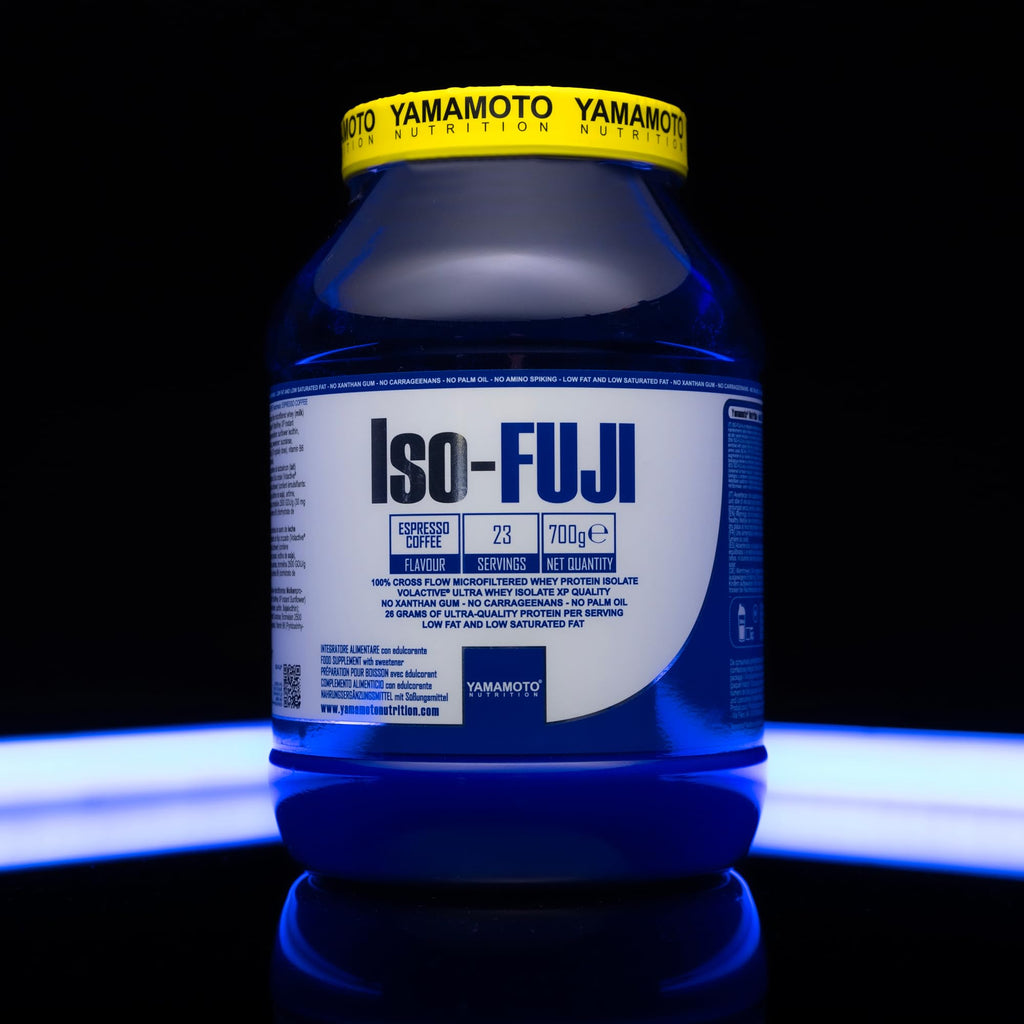 YAMAMOTO NUTRITION Iso-FUJI 700 grammi, 100% proteine del siero di latte isolate di qualità Volactive® UltraWhey XP, altissimo contenuto proteico e adatte ad ogni momento
