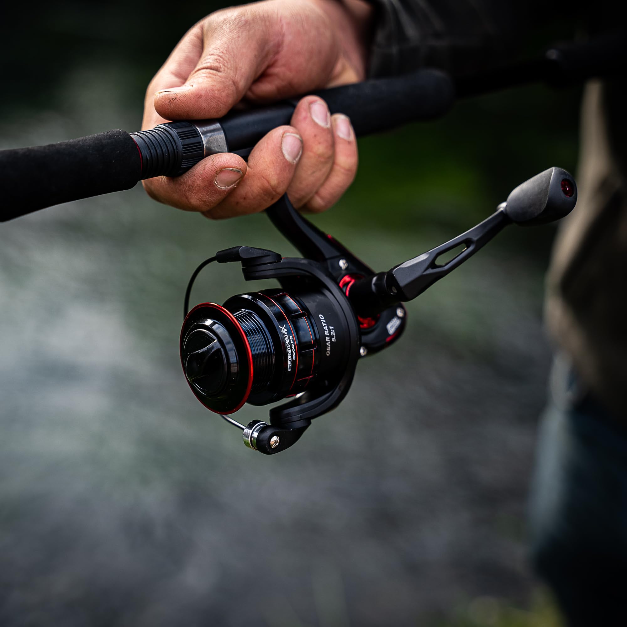 Abu Garcia Cardinal X Allround Spinning Bobina Mulinello per Pesca Acqua Dolce Mulinello per Predator Lure Fishing – Trota, Persico, Luccio, Salmone, Robusto e leggero, Nero e Rosso Alluminio Diverse