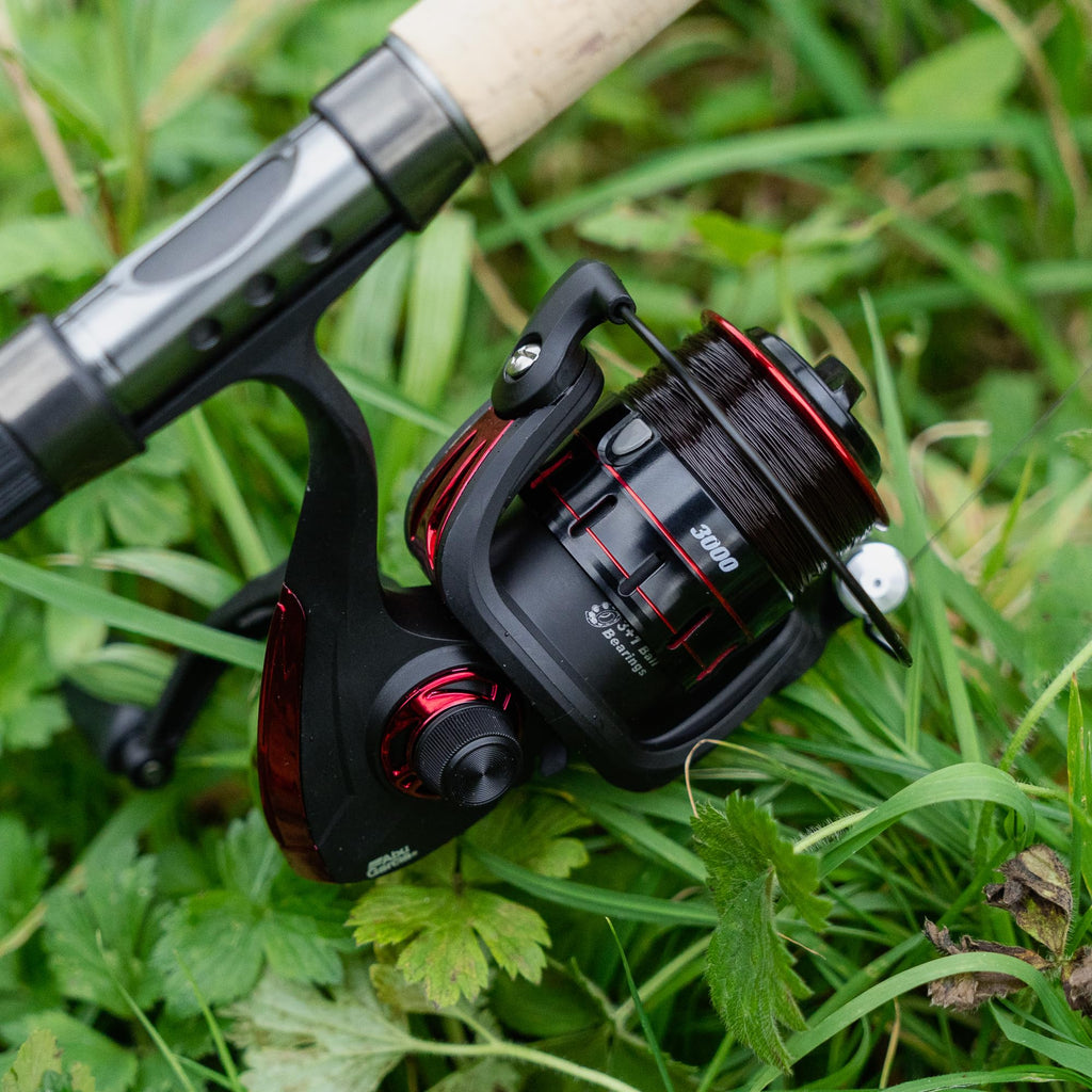 Abu Garcia Cardinal X Allround Spinning Bobina Mulinello per Pesca Acqua Dolce Mulinello per Predator Lure Fishing – Trota, Persico, Luccio, Salmone, Robusto e leggero, Nero e Rosso Alluminio Diverse