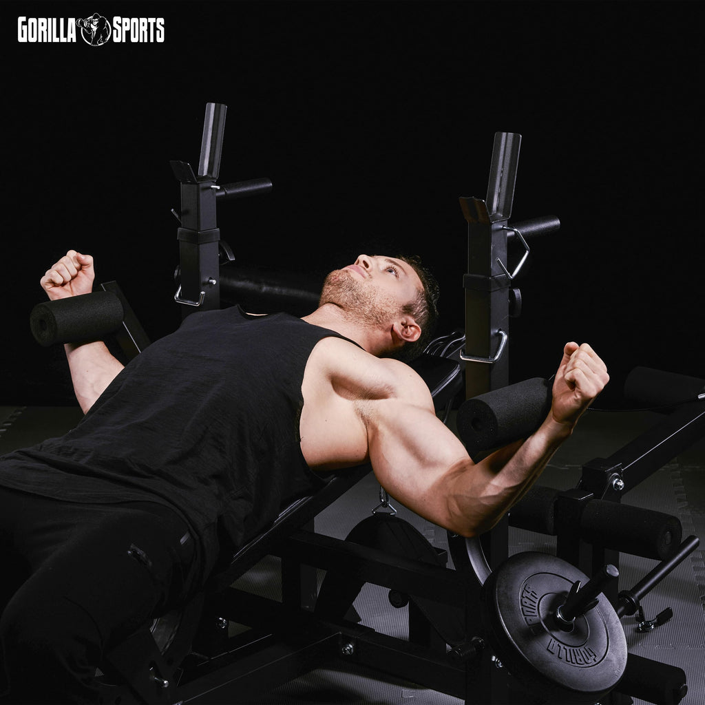 Gorilla Sports® Panca Multifunzione - Schienale Regolabile, Portabilanciere, Butterfly, Curl per Gambe, Nero/Bianco - Panca Pesi, Stazione Fitness