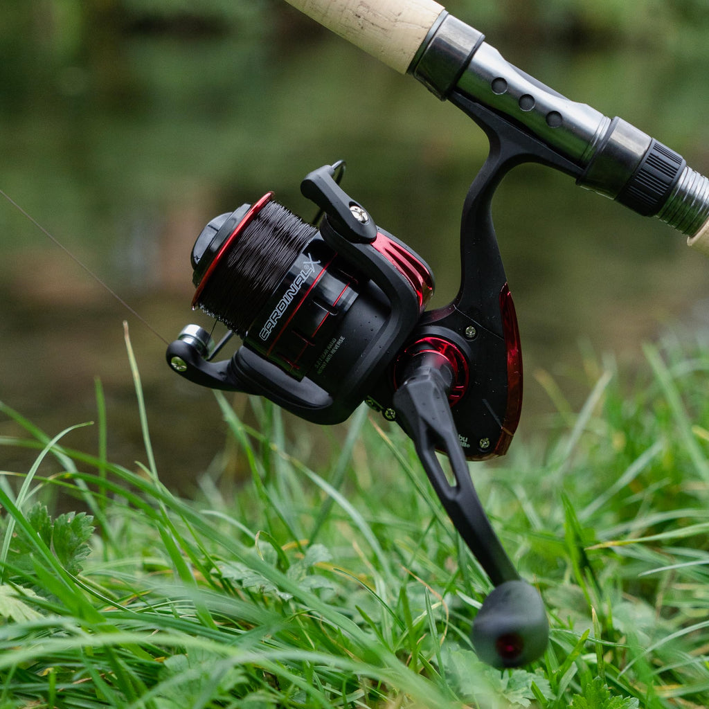 Abu Garcia Cardinal X Allround Spinning Bobina Mulinello per Pesca Acqua Dolce Mulinello per Predator Lure Fishing – Trota, Persico, Luccio, Salmone, Robusto e leggero, Nero e Rosso Alluminio Diverse